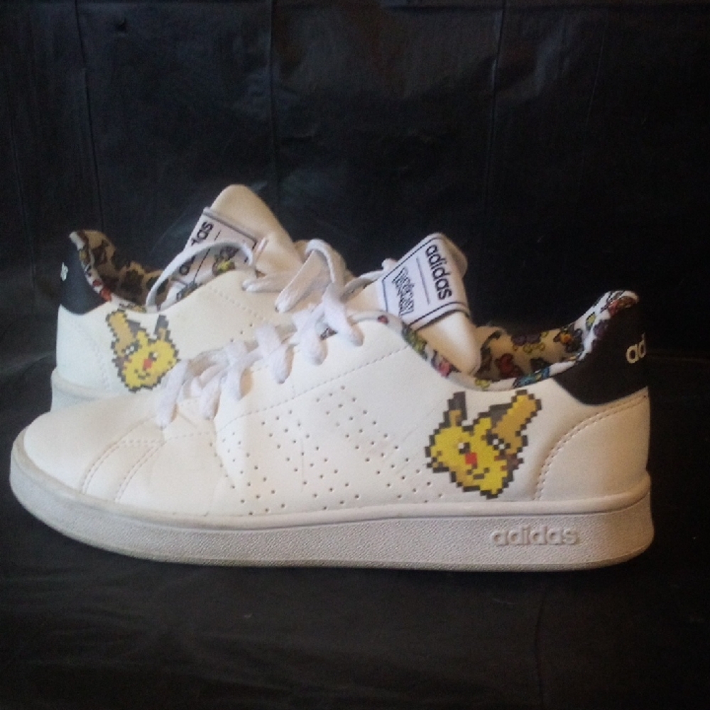 Adidas Kids White and Black Pokemon Pikachu Advantage Size 4